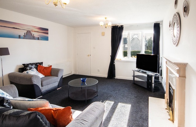 Laurel House is a Semi Detached Home with Garden and Driveway