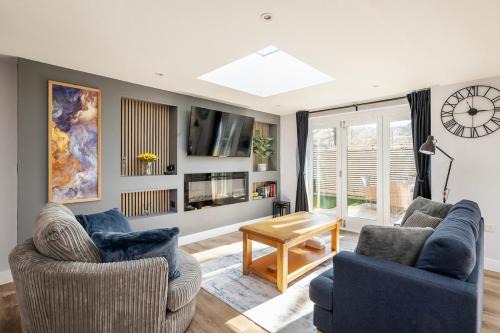 Laurel Lodge - Stylish Two Bed & Free Parking