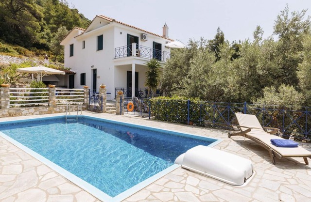 Lavender Cottage - Three Bedroom Villa, Sleeps 6