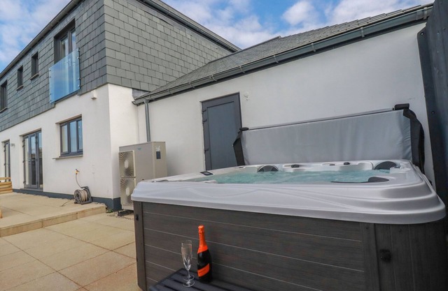 LAVENDER HOUSE, family friendly, luxury holiday cottage in Crantock