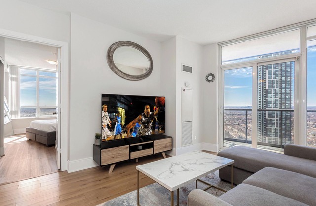 Lavish 2BR/2Bath Condo Steps to Square One Mall