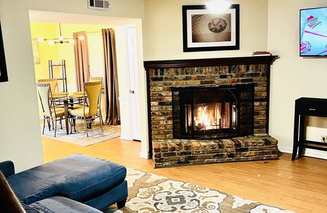 LAVISH CONDO-BIG HOUSE MUSEUM, IDLE HR GOLF, WESLEYAN COLLEGE, MERCER UNIVERSITY