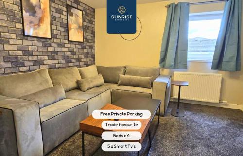 LAW 1 - 4 Rooms, 4 Beds with TV's and Fans, BRAND NEW FURNITURE, FRESHLY REDECORATED Rooms, Free Private Parking, Fully Equipped, Group Favourite, 5 mins TO CENTRE - Long Stays, INVOICE and REDUCED PRICE are only by SUNRISE SHORT LETS Dundee