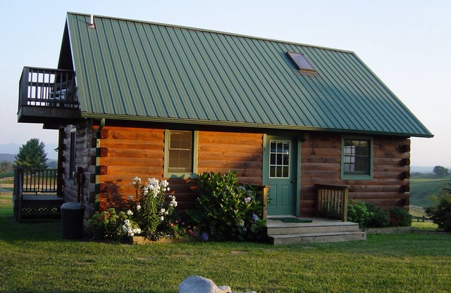 Lazy Acres Log Cabins on a beautiful farm 5m from downtown Lexington. VMI W&L 5m
