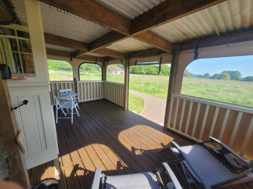 'LAZY DAYS' self contained Tiny Home for adults only