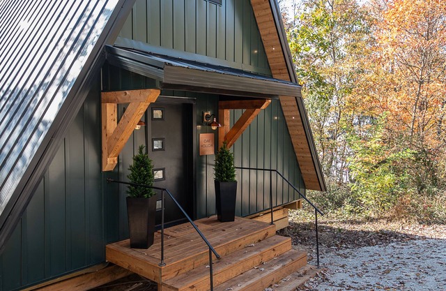 Lazy Lane Cabins- Oak Hollow