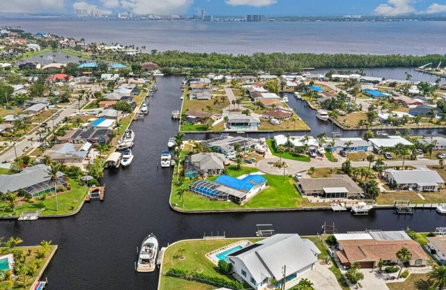 Lazy Palm Retreat Heated Pool Jacuzzi Gulf Canal