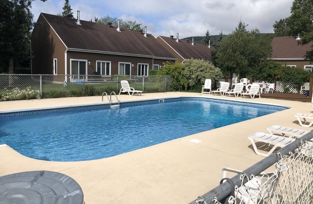 Le 422, a stone's throw from the mountain