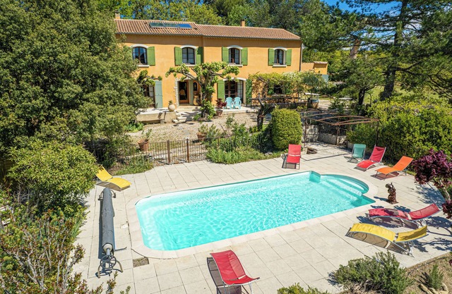 Le Bacalan in Mormoiron Mont-Ventoux sud - sleeps 15