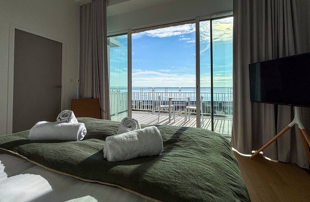 Le castel T2 · T2 Luxury Apartment with Sea View a