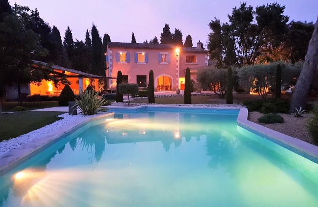 LE CLOS DES CYPRES - Maison d'hôtes de Charme - Diner Gourmet - Piscine & Jacuzzi