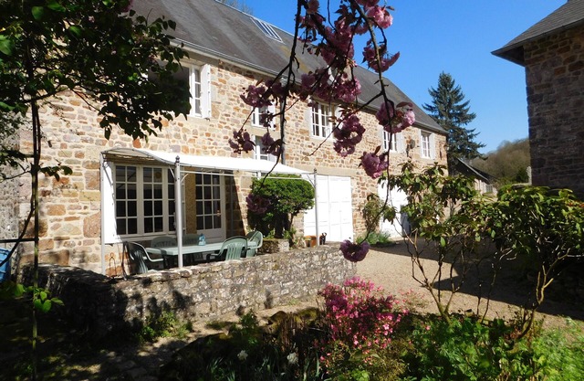 Le Gite De Cadran Solaire (3 Bedrooms, Sleeps 8)