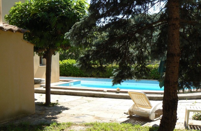 Le jardin de Colette, charming air-conditioned gite, heated pool, 2 to 6 people