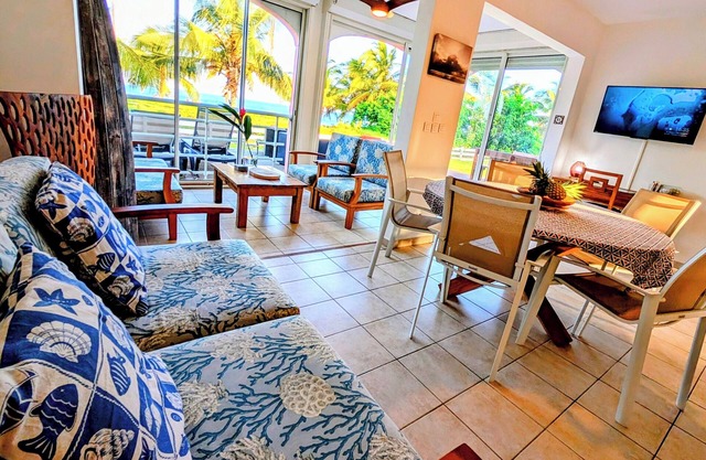 Le Mabouya Marin, duplex with large terrace facing the lagoon, beach 50 m'away