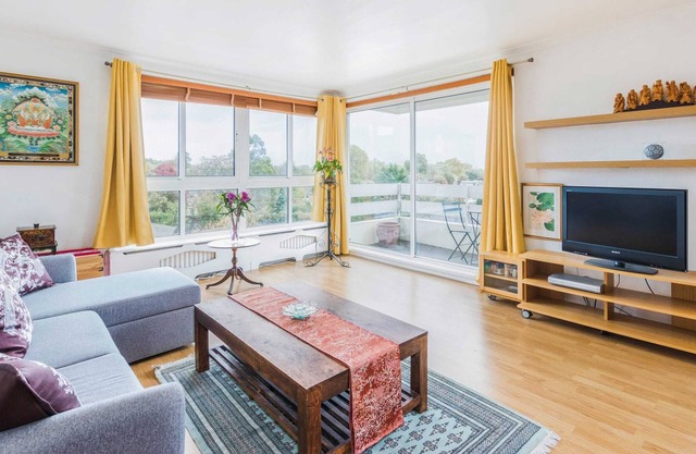 Leafy & bright 1 bed Putney Apartment