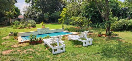 Leafy home in the heart of Linden with Pool
