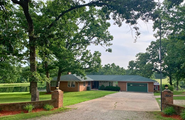 Leasburg Lakehouse vacation home & private stocked lake near Meramec River.