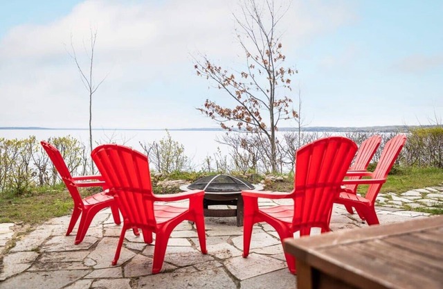 Lee Point Classic Cabins on West Bay with Hot Tub