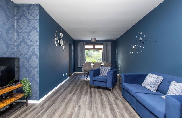 Leeds 3 Bed 1 Bath With Parking