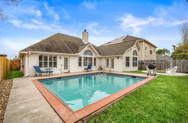 Leeward - Baybreeze Grove