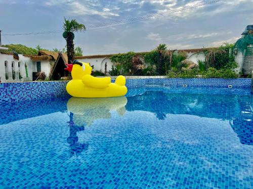 Left Bank La Vie Pool Resort