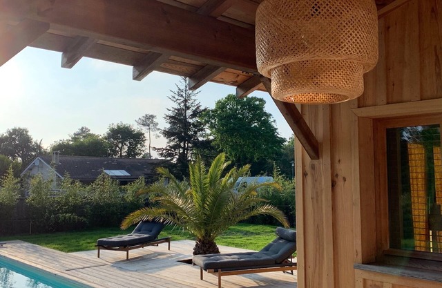 LEGE CAP FERRET magnificent wooden house with heated swimming pool (8 People)
