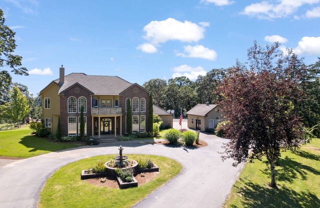 Legendary Escape w/Countless Amenities, Pool, Hot Tub, Billiards, Ping Pong, & More on 82 Acres