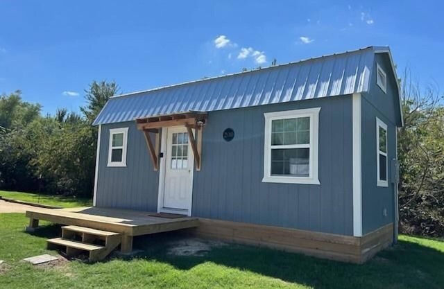 Lela - Fully Furnished 6 Person Cottage for short or mid-term stays