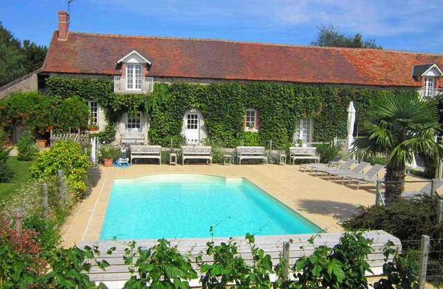 LES HORTENSIAS Large 4-star charming gîte Loire Valley