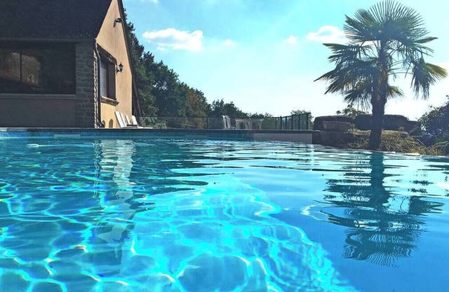 LES Maisons D'en Haut ET Piscine A Debordement Chauffee
