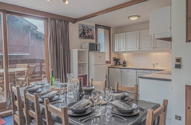 Les Michailles 510 is a light, centrally located apartment for 8 (+2) people