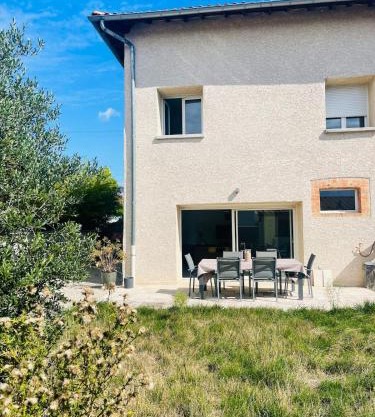 "Les Pâturages" Chanas - Maison Entière proche A7, 2 Chambres, 4 Personnes, Jardin Privé, Piscine & BBQ