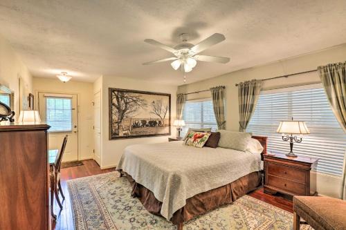 Less Than 1 Mi to Kyle Field Cozy Studio with Outdoor Space