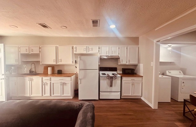 Let's Dance!-3 Bedroom/2 Full Bath House in Bossier