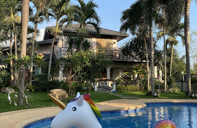 Lets Chill Pool Villa Najomtien Sattahip