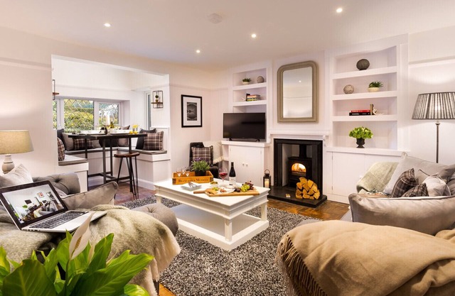 LEXINGTON HOUSE, pet friendly in Bowness-On-Windermere