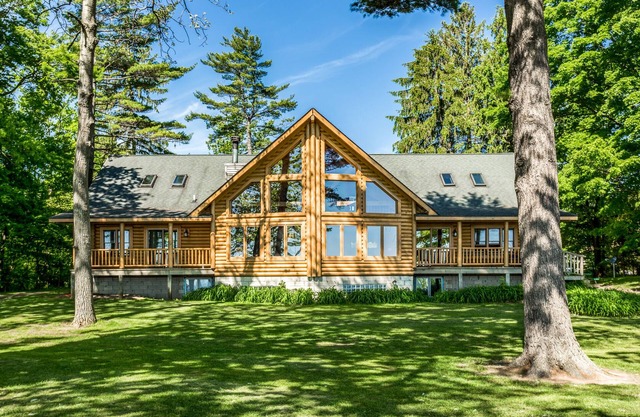 Lexington - Lake Huron - Large Log Home - Sandy Beach/Sunrise