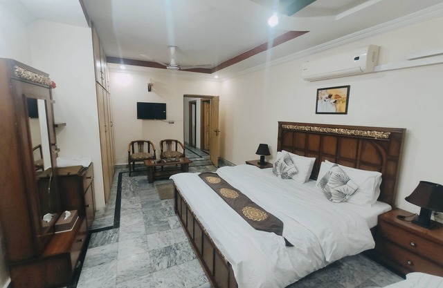 LEXUS HOME SPACIOUS AND CENTRALLY LOCATED