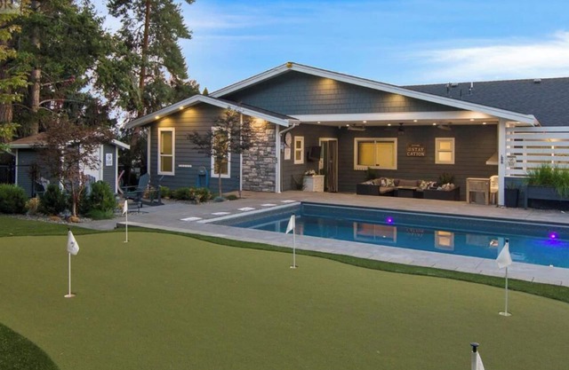 Licensed Lakeside with Pool, 5 bath full house