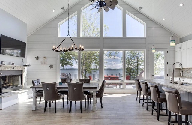 Life on the River! Luxury estate with jacuzzi and private pier!