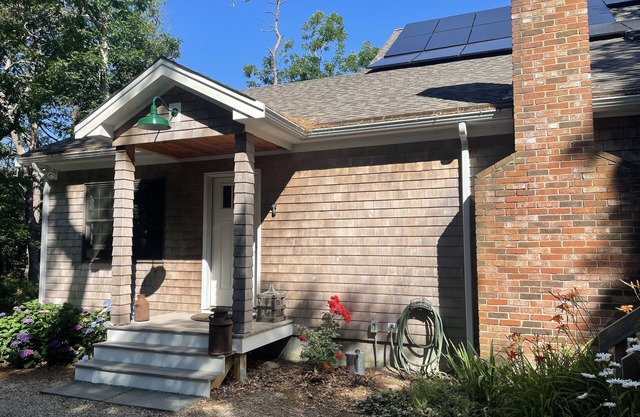 Light, Airy Contemporary, Walk To Dyer Pond along Woodland Path