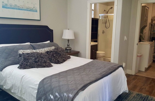 Light & Bright Business Traveler Delight w/mini Kitchenette