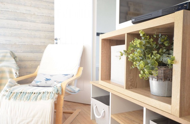 Light, cosy and comfortable. 3 bedroom holiday cottage located within the grounds of Tolroy Manor