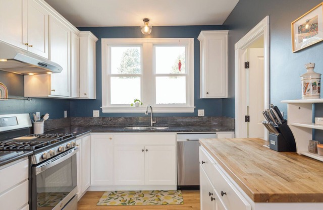 Light filled 3-bedroom Victorian in Portland with fenced yard