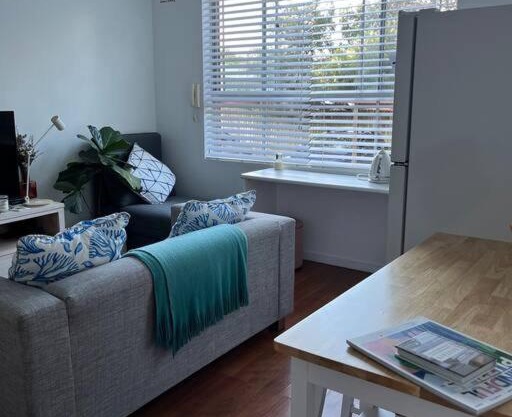 Light filled apartment near transport and beach