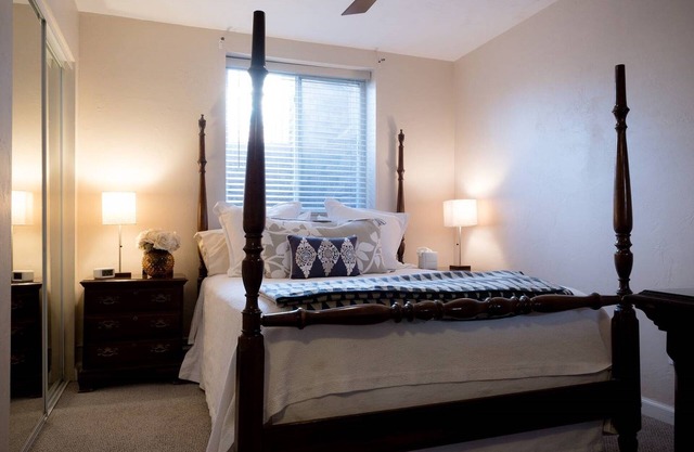 Like HOME but BETTER: near Foothills, pvt.apt. in FAB home YOU'LL LOVE IT!