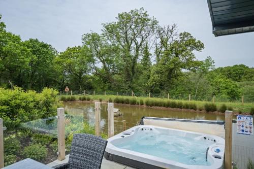 Lilac Lodge, 22 Roadford Lake Lodges