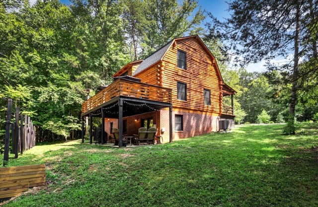 Lilla’s Cozy Cabin: Where Comfort Meets Fun!