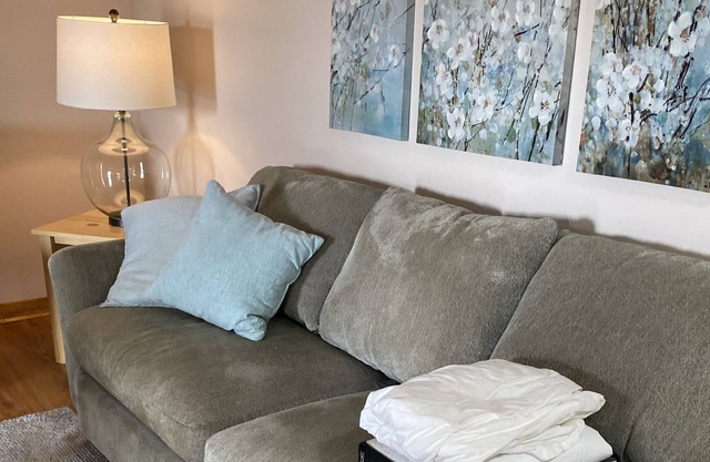 Lilli’s Pad Lakeside Apartment with Hot Tub