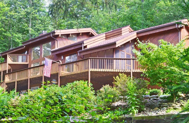 Limestone Lodge a Luxury Retreat on Fishing Creek, Near Penn State & Bucknell